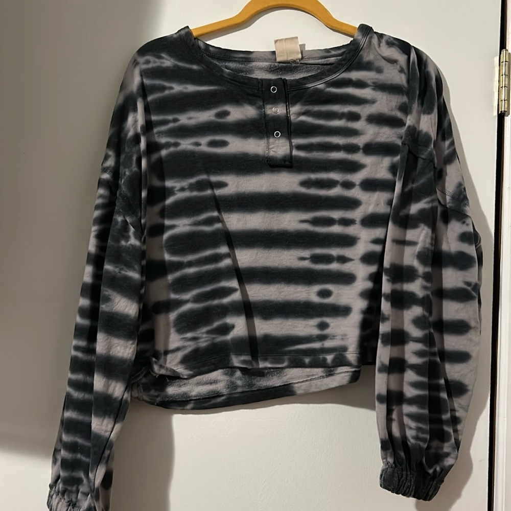 Tie die cropped sweater